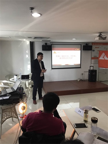 三位向导为员工授课l.jpg