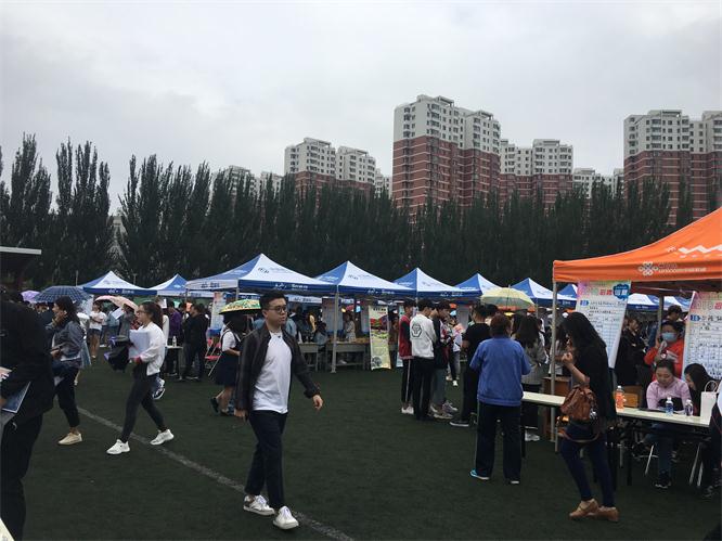 招聘会现场.jpg 招聘会现场.jpg