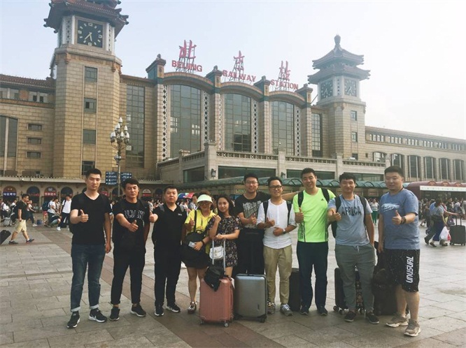 רÏîС×éµÖ´ï±±¾©.jpg רÏîС×éµÖ´ï±±¾©.jpg