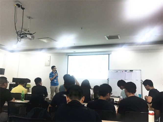 ÁõÐÛç⽲ʦΪѧԱ½â´ðÎÊÌâ.jpg ÁõÐÛç⽲ʦΪѧԱ½â´ðÎÊÌâ.jpg