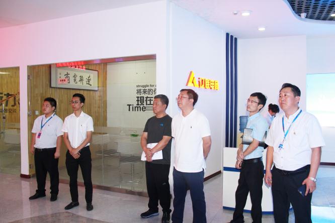 何长军局长一行旅行集团总部.jpg 何长军局长一行旅行集团总部.jpg